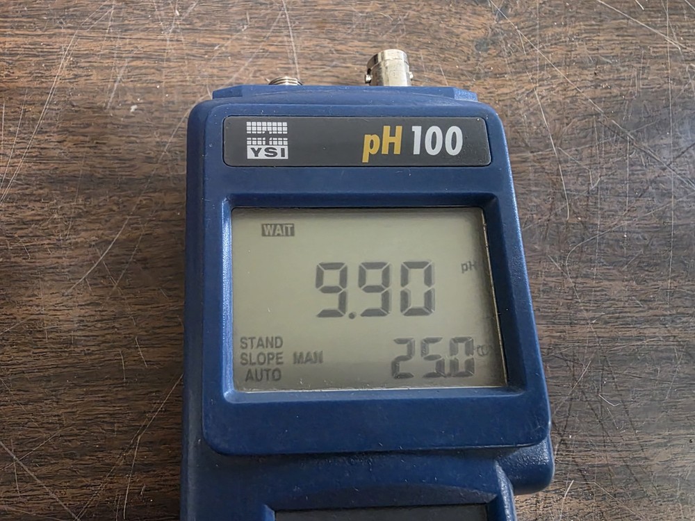YSI pH100 Handheld pH or mV and Temperature Meter