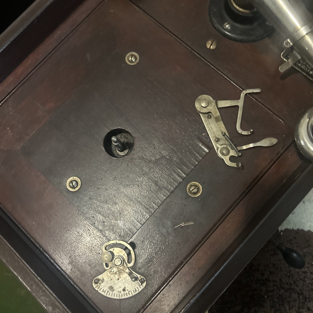 Antique Oak Table Top Victrola -Victor Talking Machine VV-IX. Untested