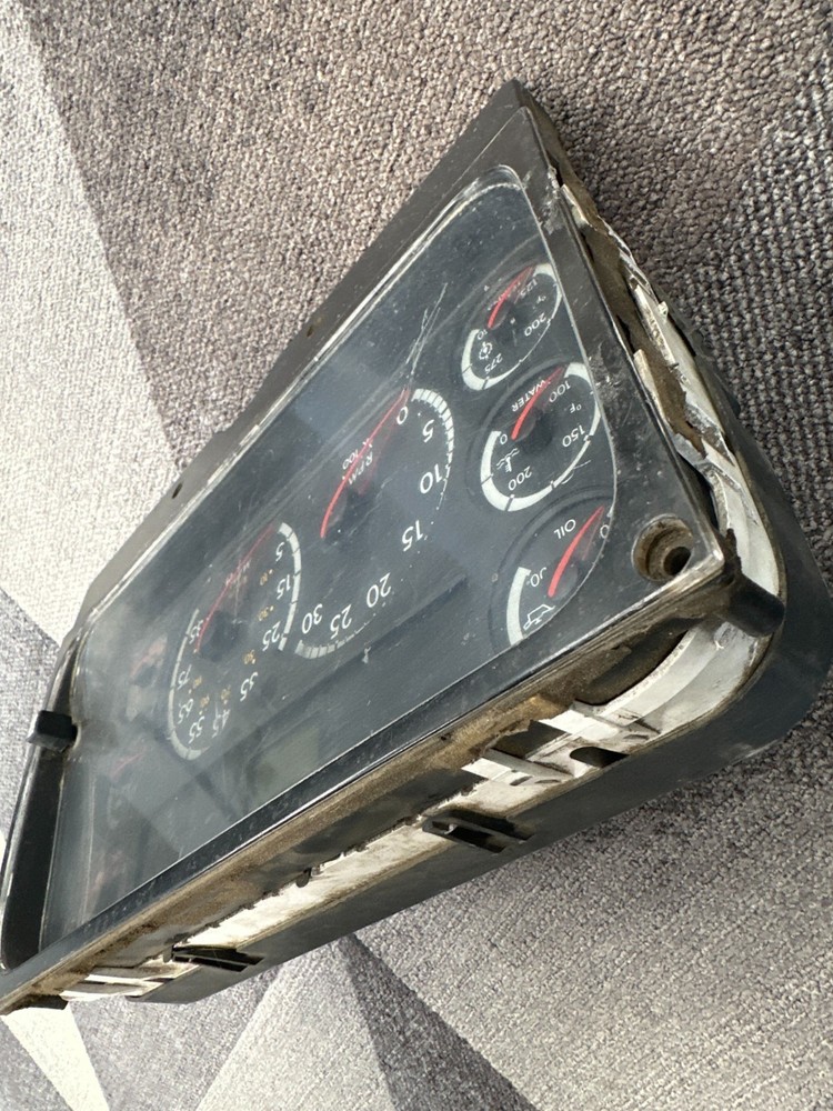 Freightliner VDO Gauge Cluster - Read Description