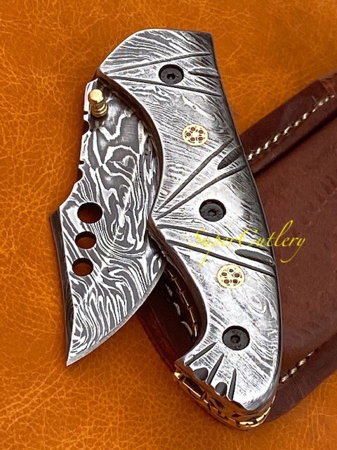 STUNNING SOLID FULL DAMASCUS STEEL ENGRAVED FOLDING KNIFE WITH BRASS FILE WORK