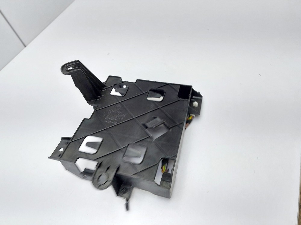 AUDI A4 B8.5 Central Convenience Module Controller Bracket 8K0907461A 2015