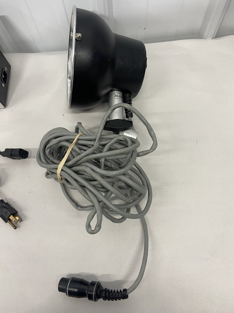 NOVATRON 240 STUDIO LIGHTING EQUIPMENT Tested w/ Light