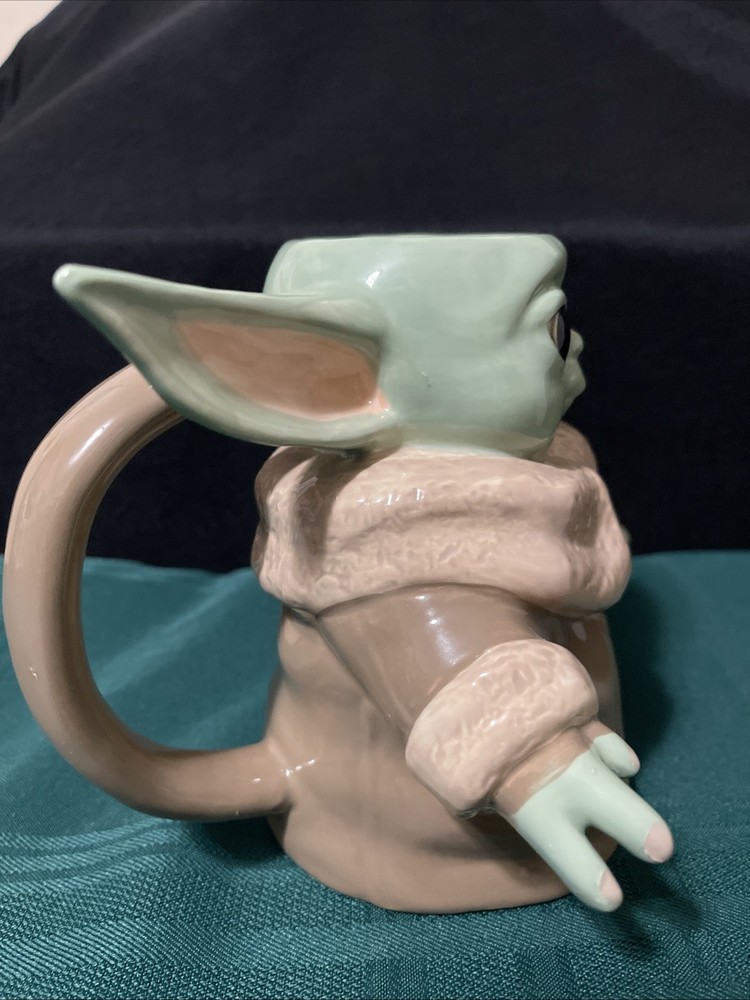 BIOWORLD 20 oz Mandalorian Mug Ltd
