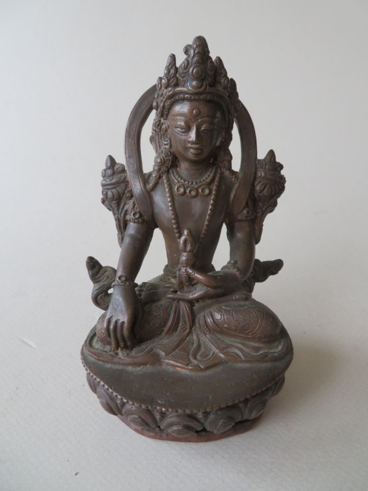 FINE OLD CHINESE OR TIBETAN BRONZE AMITAYUS BUDDHA SEATED ON A LOTUS THRONE