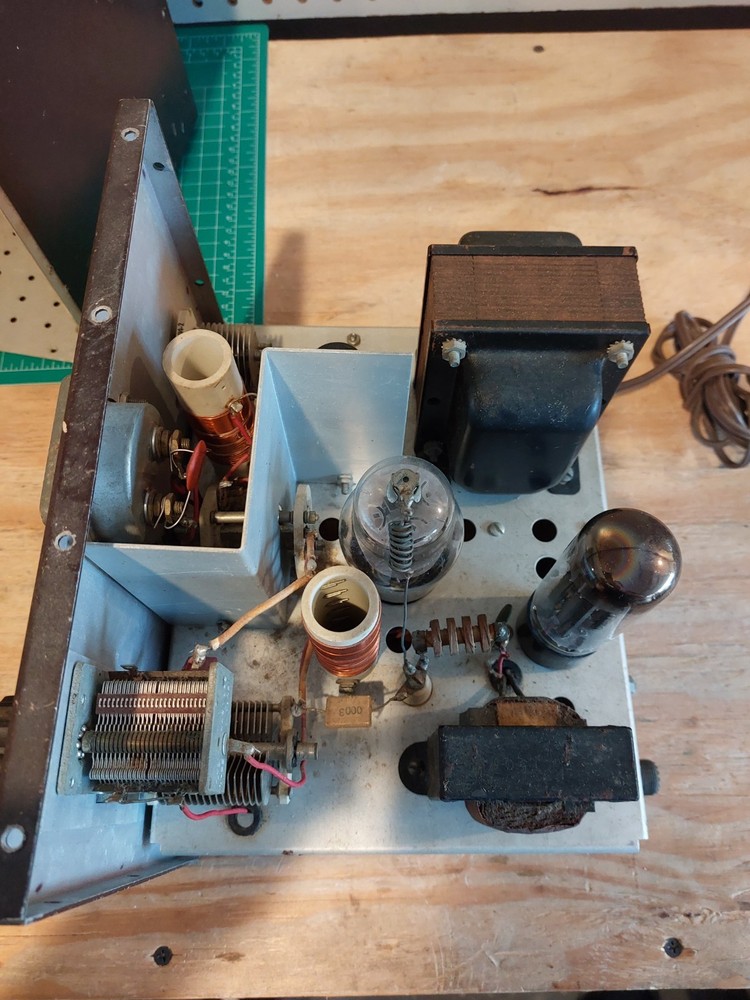 Johnson Viking Adventurer Ham CW Transmitter Assume for Parts or Not Working