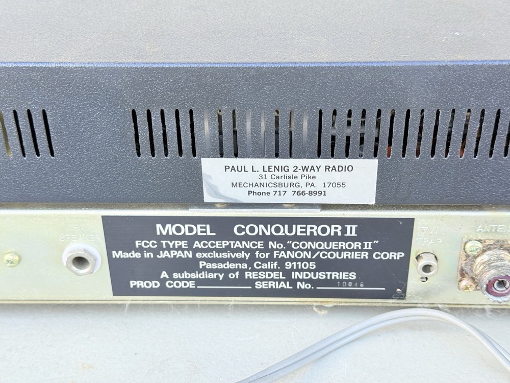 Vintage Courier Conqueror II CB Transceiver Radio Powers On Untested