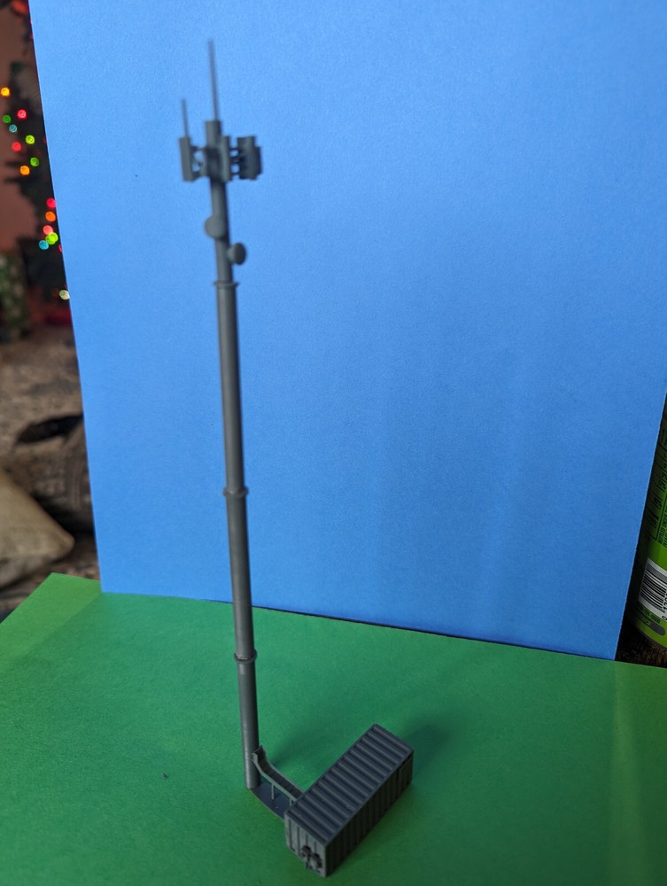 Z-Scale Cell Towers (2)