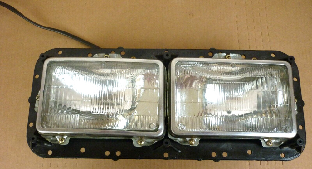 Dual Square Headlight Assemblies 12V, (Peterbilt, Kenworth, Freightliner)