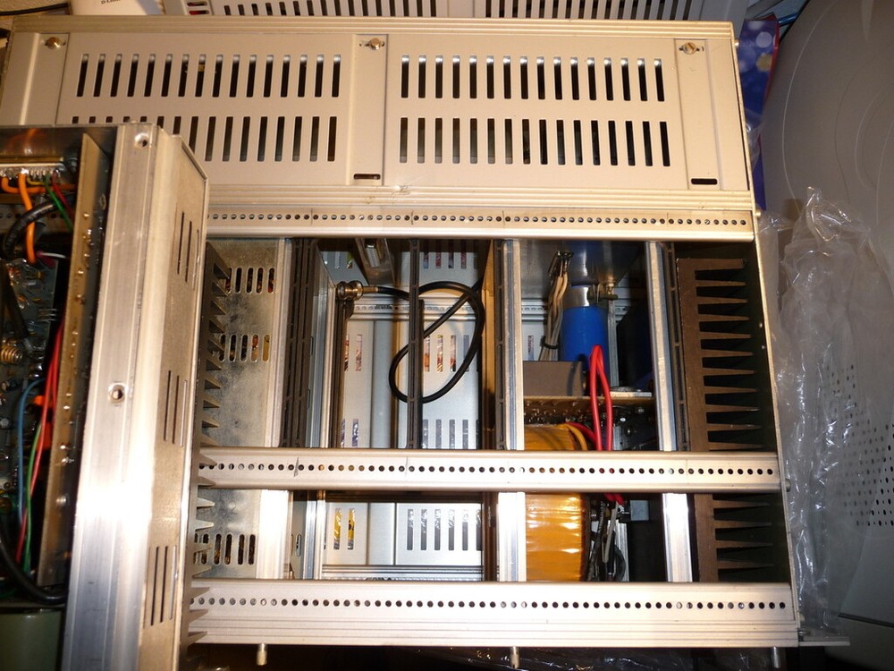 Broadcast Professional Transmitter 20 w - from 88 to 108 Mhz - Elecktro Elco