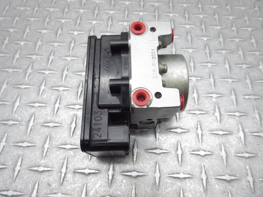 2014 13-16 Triumph 1050 Speed Triple ABS Brake Module Pump Control Unit