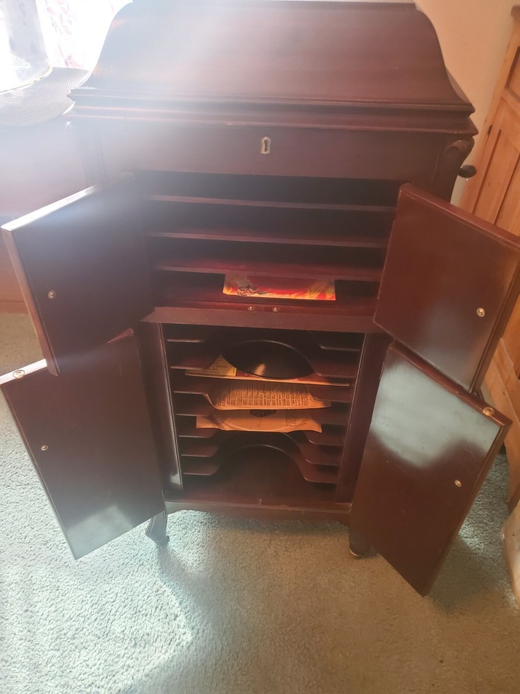 Victor Vietola XI,Record Player