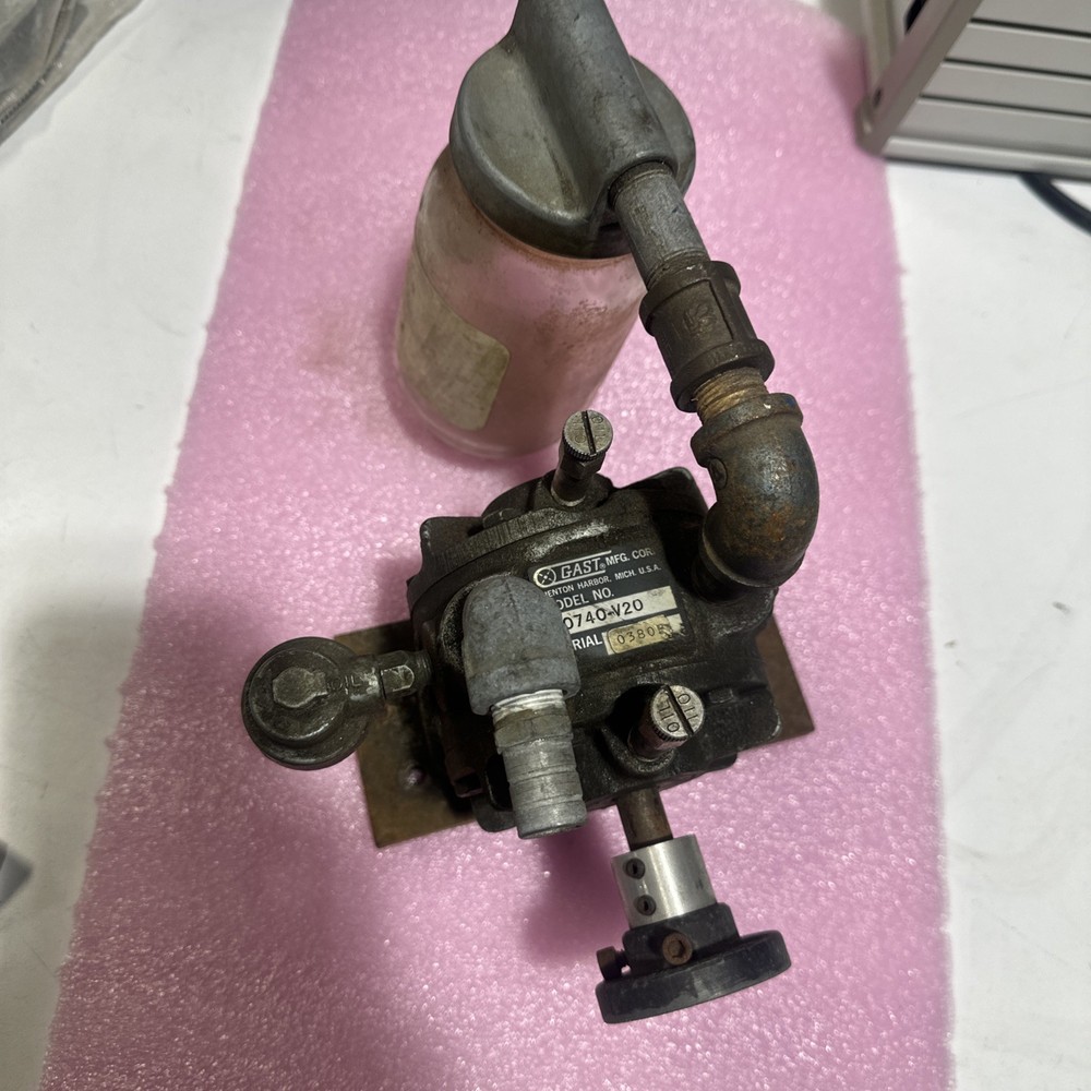 GAST Model 0740 Rotary Vane Vacuum Pump