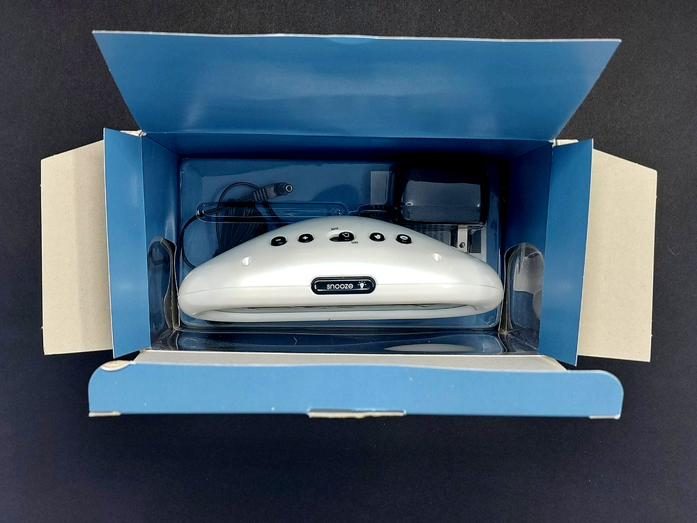 MICHAEL GRAVES DESIGN Postmodern Pearlized White LCD Display Alarm Clock & Date!
