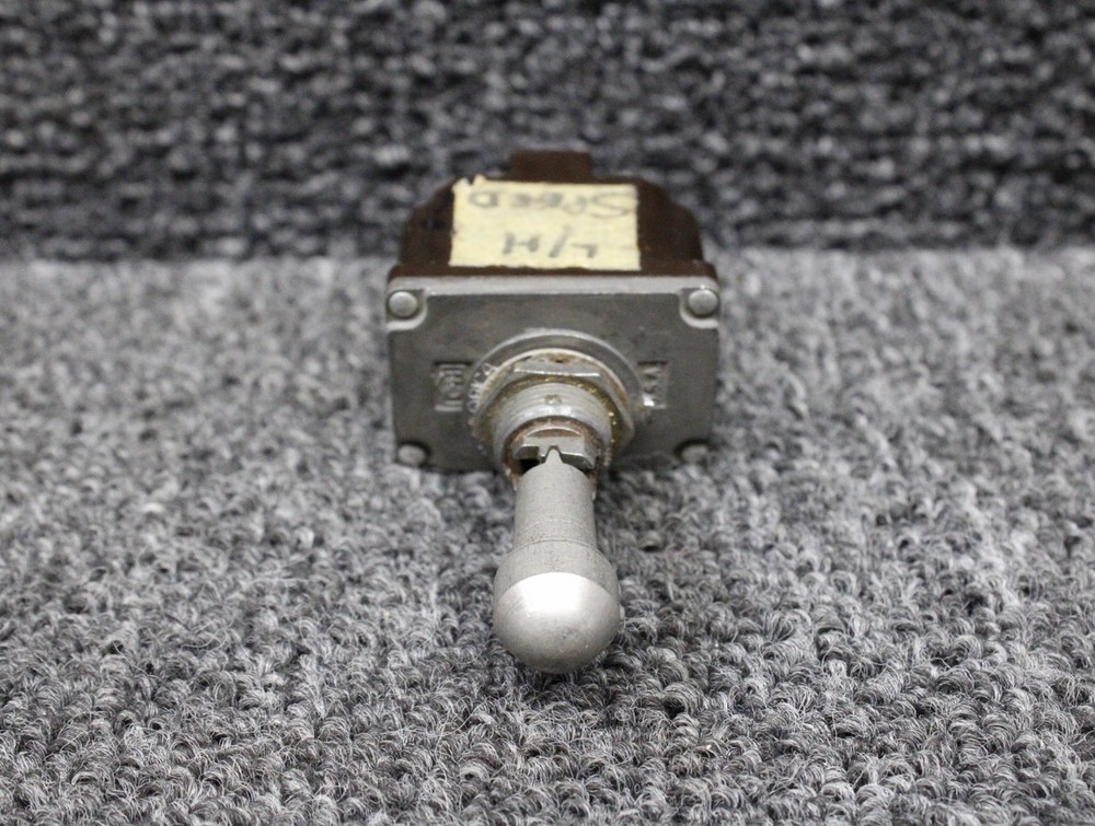 MS24659-31K (Alt: 8504K41) Cutler-Hammer Toggle Switch
