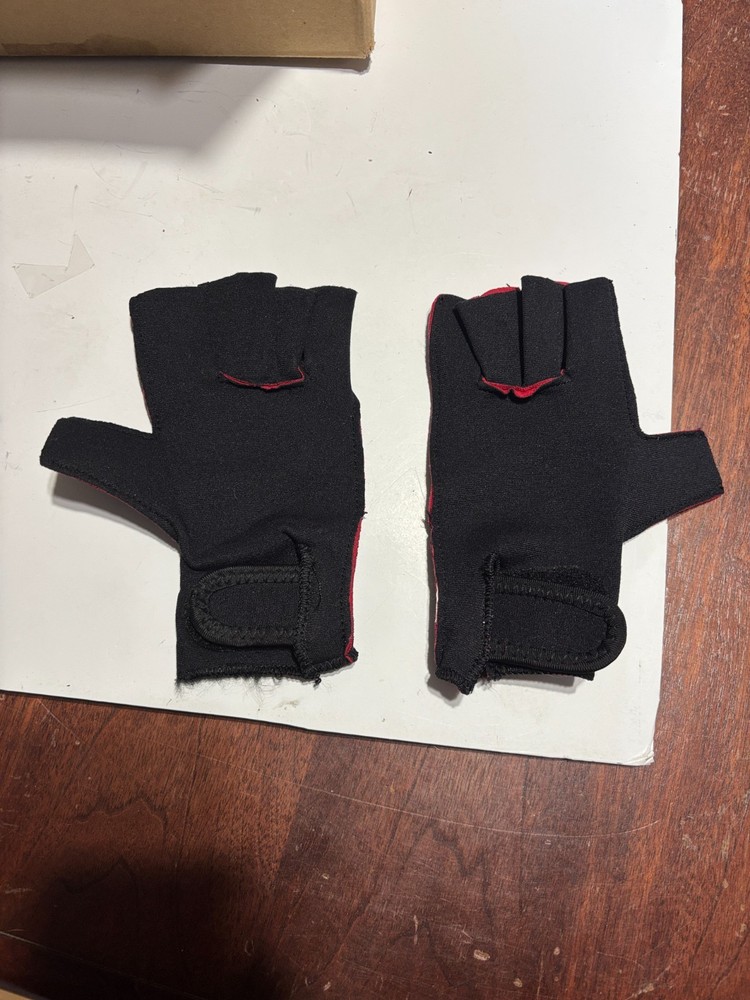 Sport Gloves Small a pair Black/Red