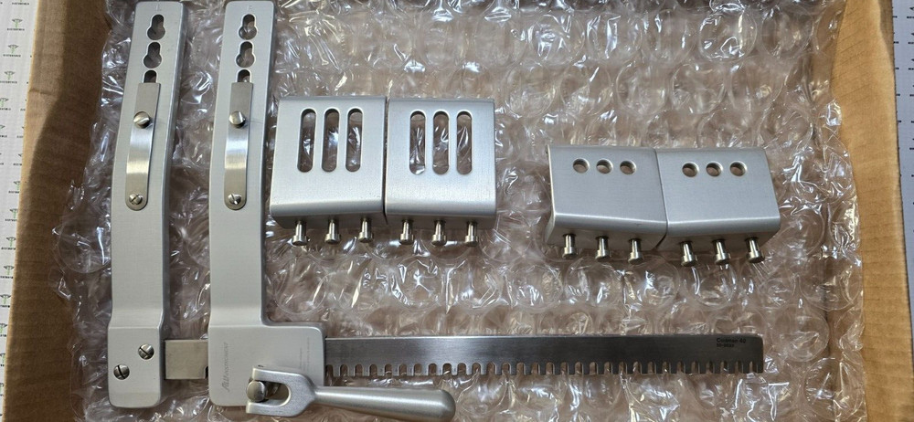 Codman Surgical Burford Rib Spreader Retractor 8" Spread