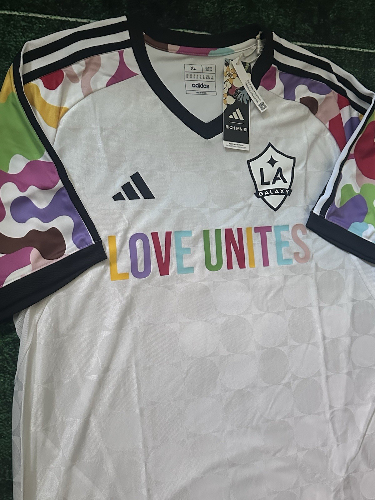 Los Angeles Galaxy Special Edition Love Unites Soccer Jersey Size XL