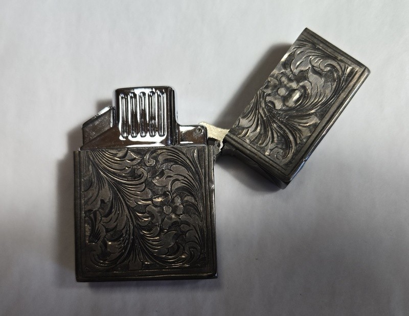 800 Silver Beautiful Engraved Vintage Cigarette Lighter