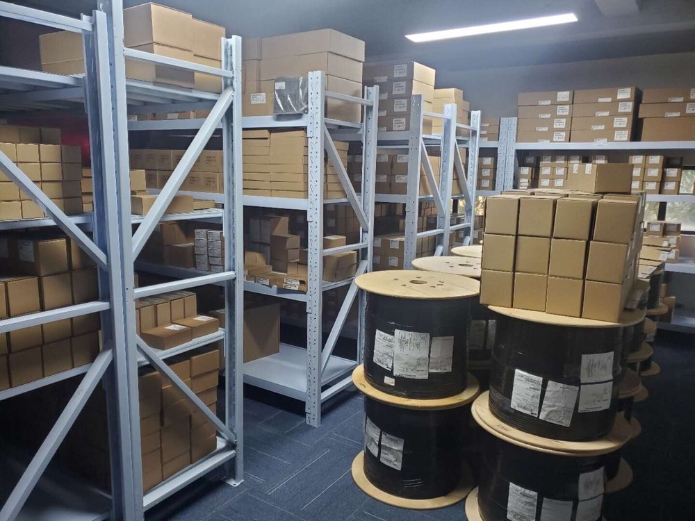 DC1040CT-302000-E 1PCS NEW Honeywell Temperature controller DC1040CT-302000-E