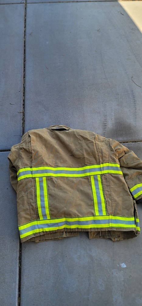 2017 Globe Gxtream 3.0 Turnout Jacket 48 X 32