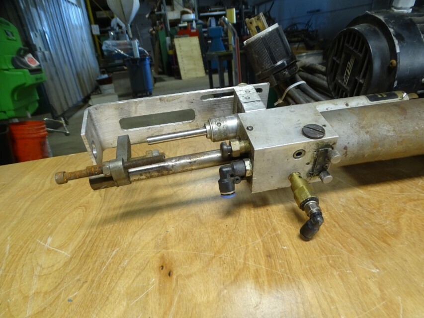 ARO PNEUMATIC SELF FEED DRILLING untested, 8255-A14-1