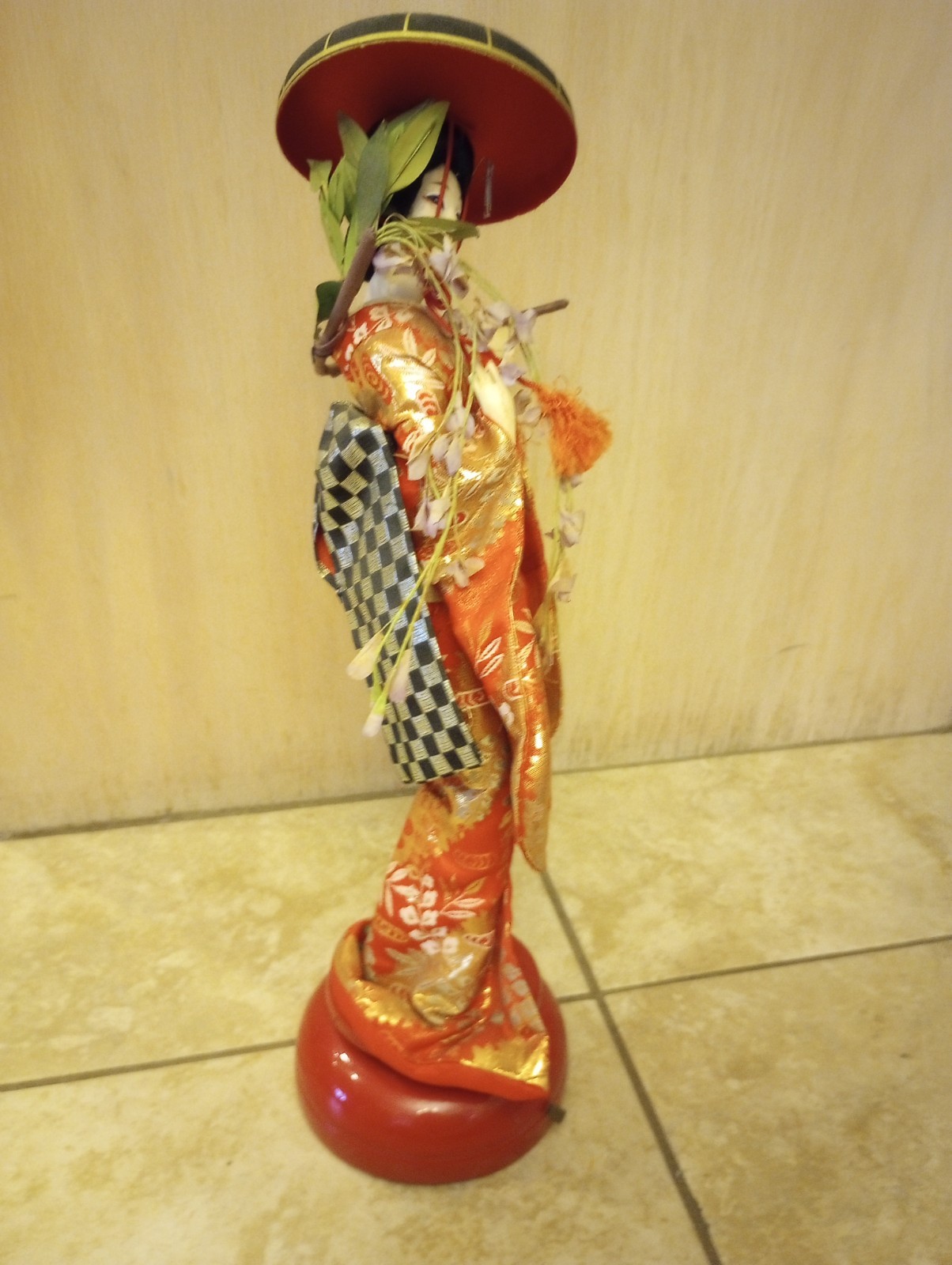 Vintage Nishi & Co. Japanese Geisha Musical Rotating Base