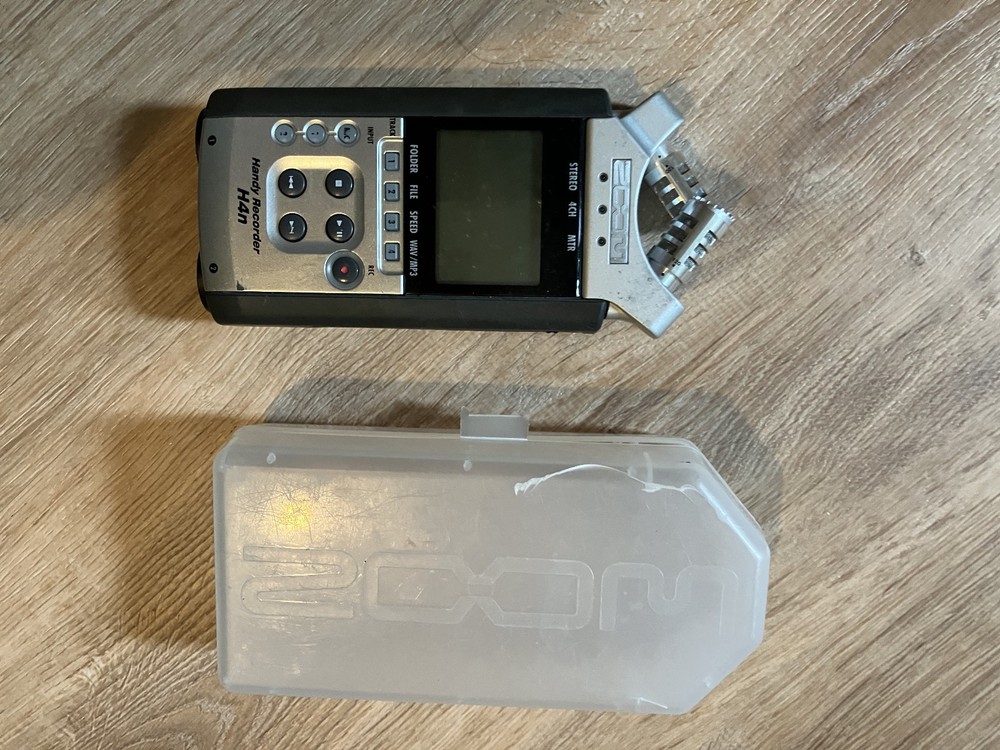 Zoom H4n Digital Recorder with AC adapter and (broken) case