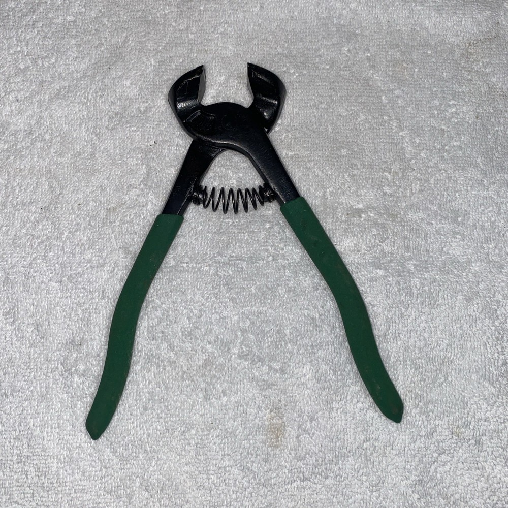 Drop Forged Green Handle Nail Pulling Pliers