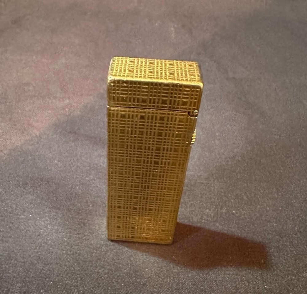 AUTHENTIC Dunhill Gold Gas Lighter Roller Type Engraved Pattern Working Japan