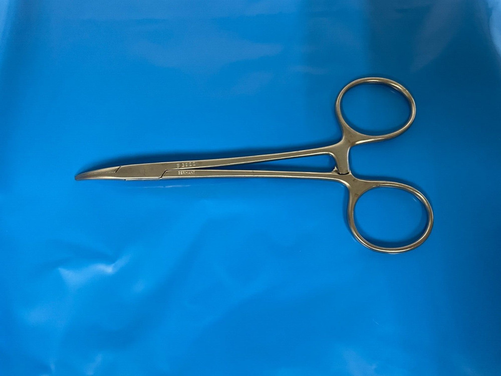 Storz E3922 Curved Hemostst *