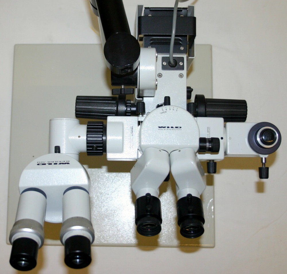 WILD HEERBRUGG TABLE TOP OPERATING SURGICAL MICROSCOPE, MODEL M650 CAMERA MOUNT