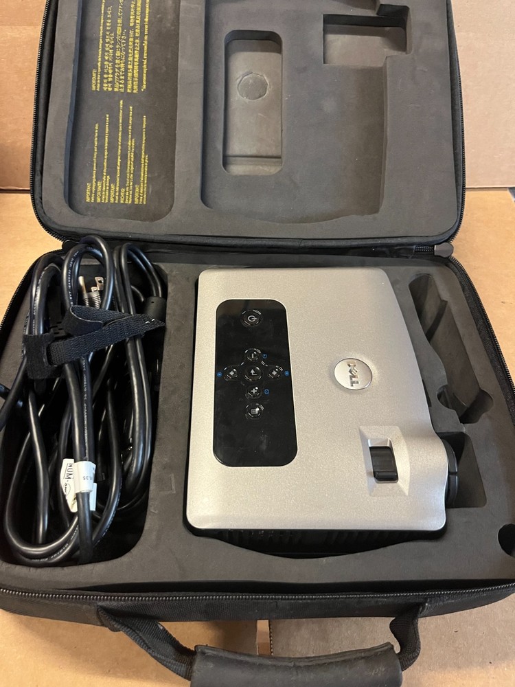 Dell 3400MP DLP Projector with Case and Cords