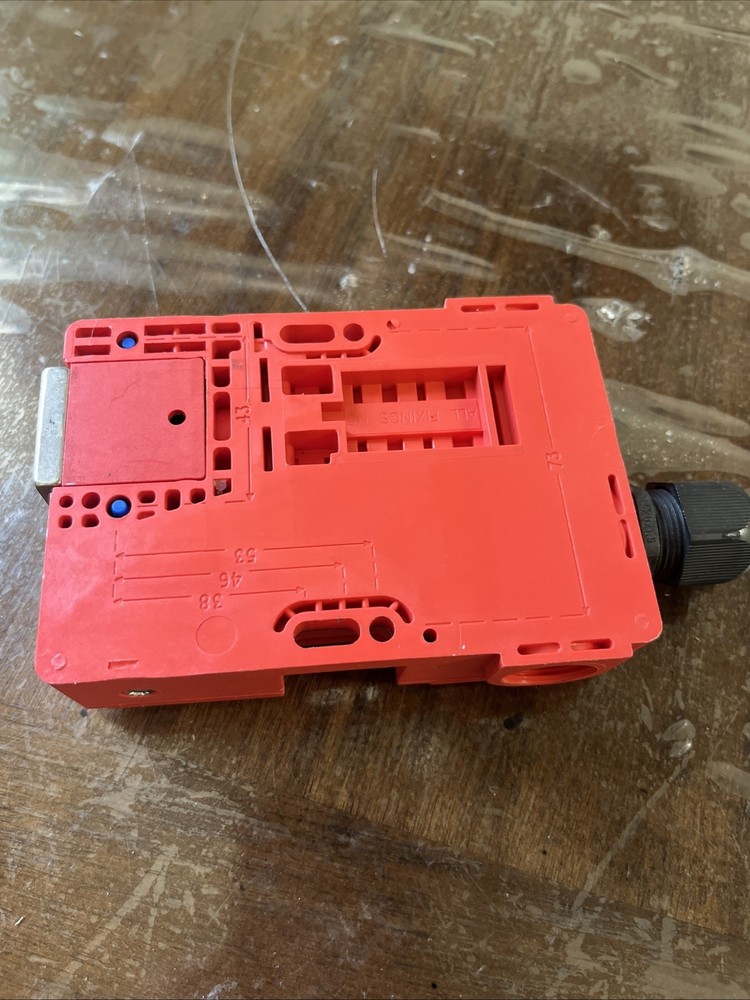 Allen Bradley TLS2-GD2 Guard Master Safety Interlock Switch