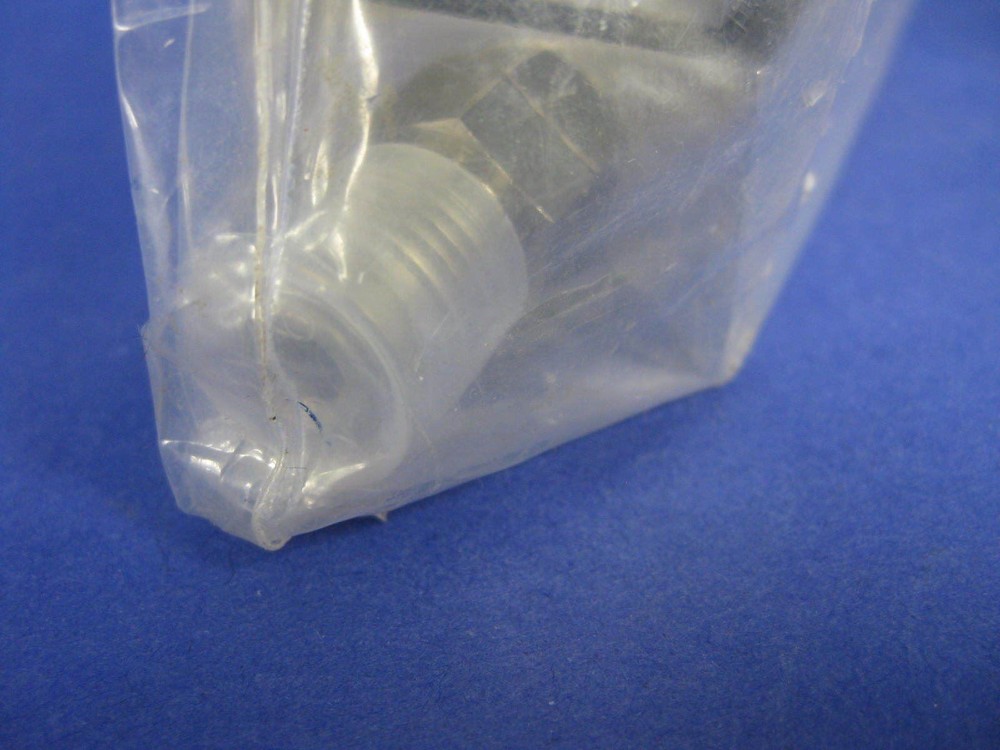 Unit UFC-1050 Mass Flow Controller, CHF3, 40 sccm, Reburbished