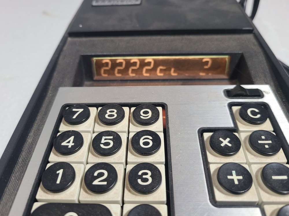 Vintage Lloyd's Automatic 70 Calculator Model E752