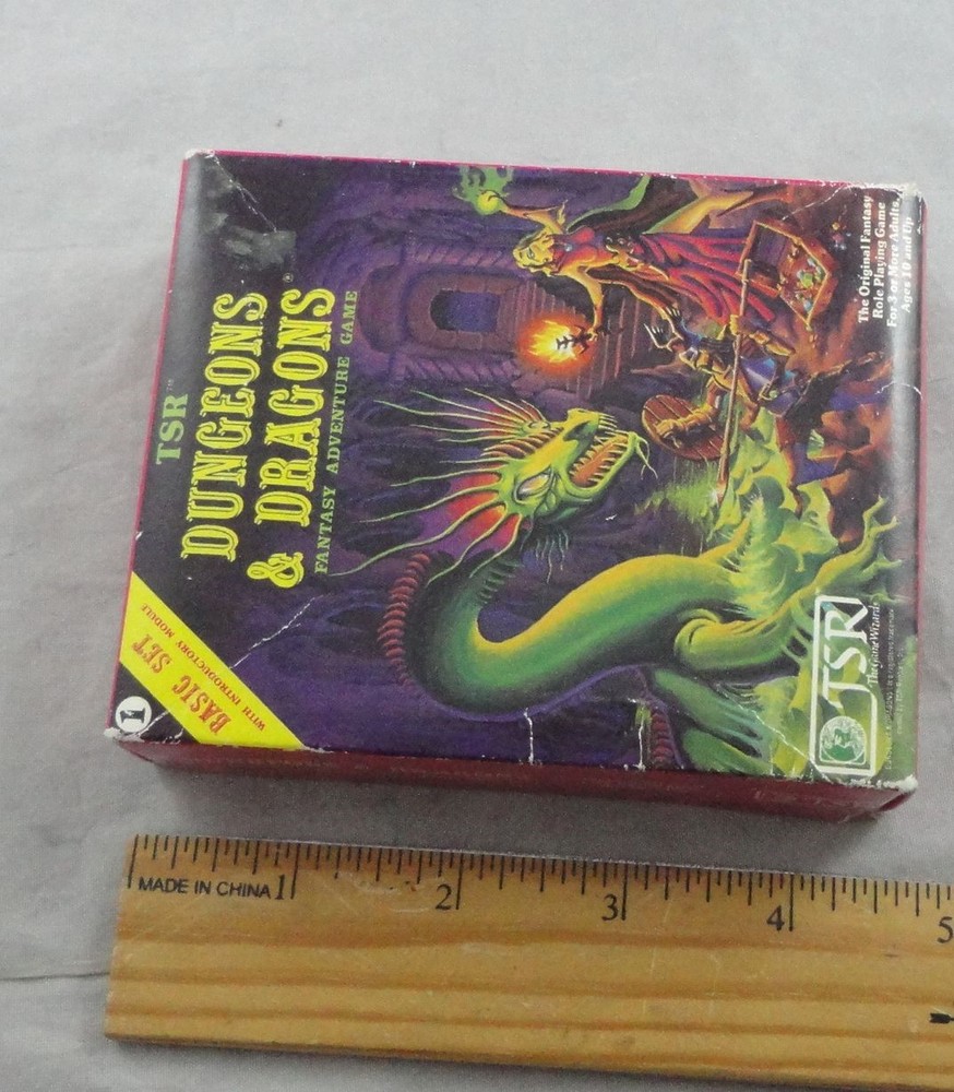 D&D Dungeons & Dragons Red Book Basic Rules 4" *MINIBOOK* w/partial box TSR2014