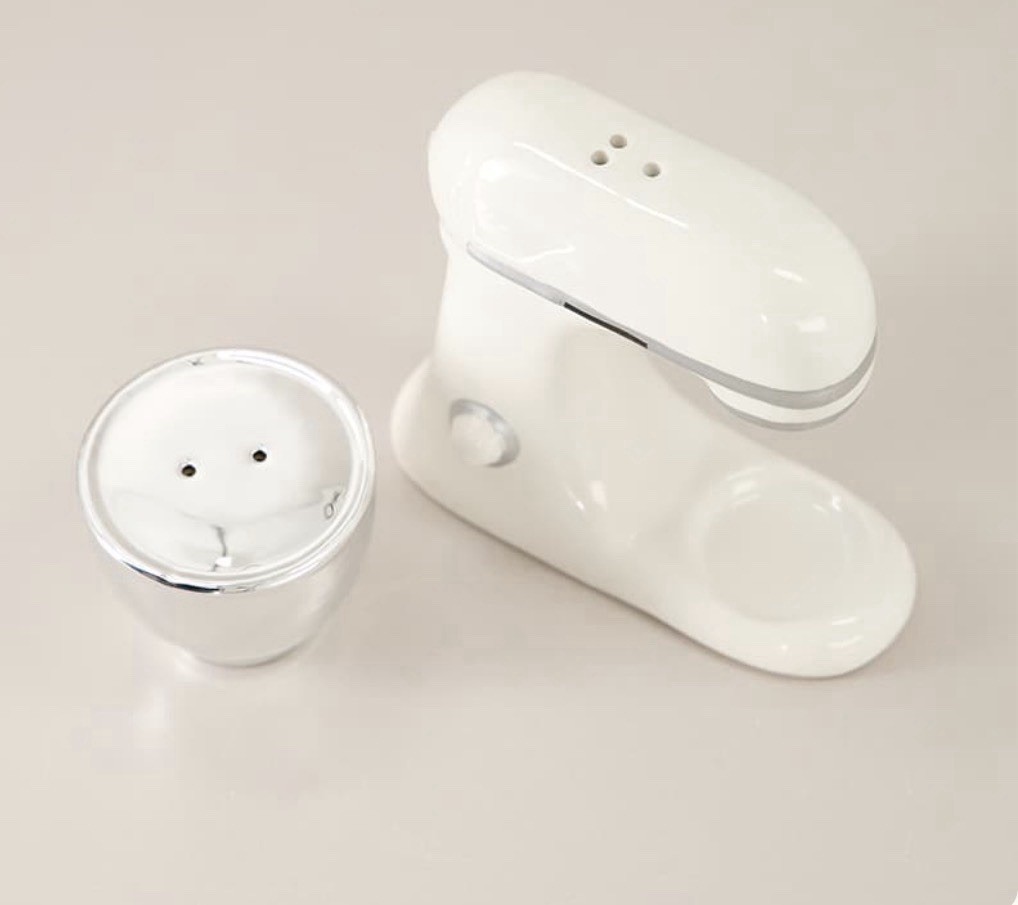 Cracker Barrel Salt & Pepper Shakers UNUSED Stand Mixer & Bowl 2pc Kitchen Decor