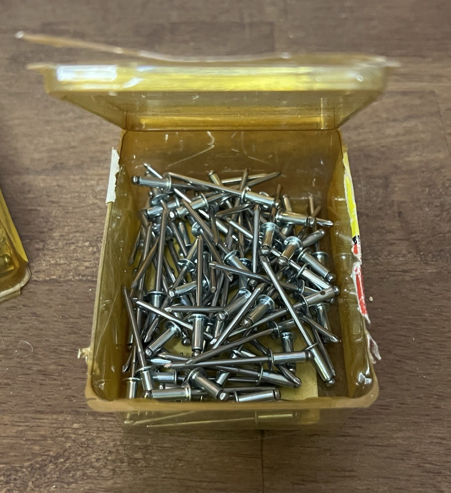 ARROW Model RH200 Fastener Rivet Tool with 400+ Assorted Size Rivets