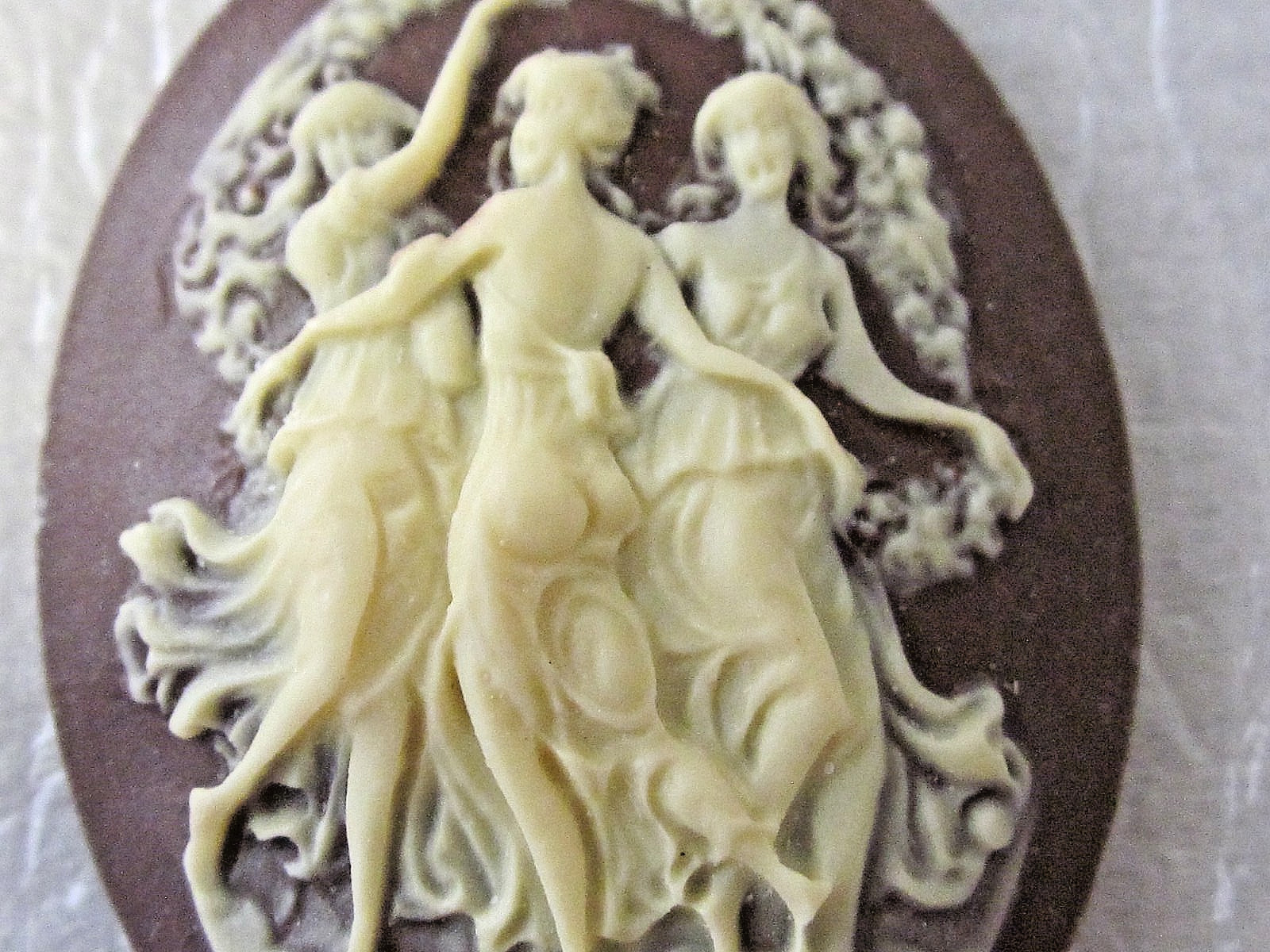 * SALE* VTG CAMEOS 40x30mm HUGE 17piece LOT JEWELRY RESIN FINDINGS REPAIR CRAFTS