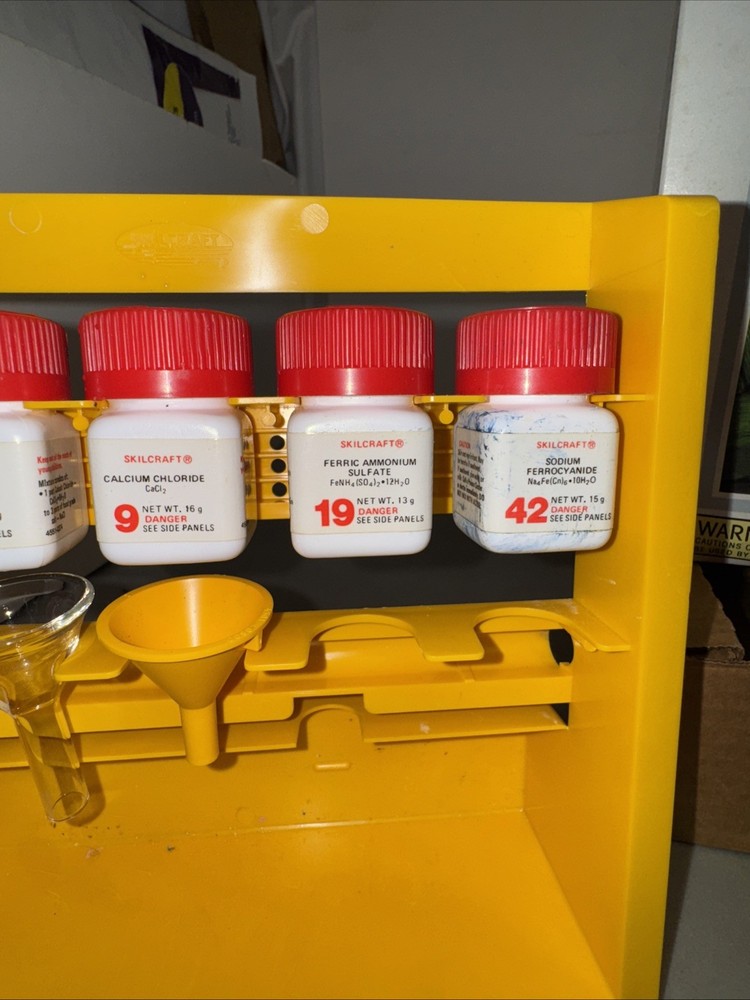 Skilcraft Chemlab Set Over 400 Experiments 1987