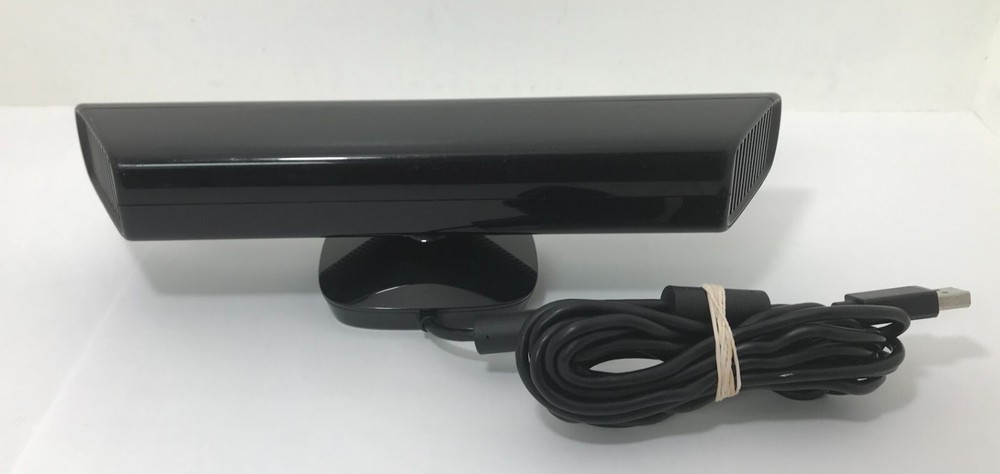Microsoft Xbox 360 Kinect Sensor Bar Model 1414 , Wireless Microphone & 3 Games