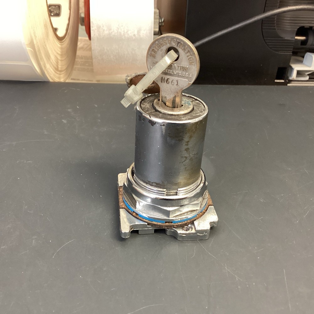 Vintage Briggs & Stratton / Key Switch Operator(LPW32H)