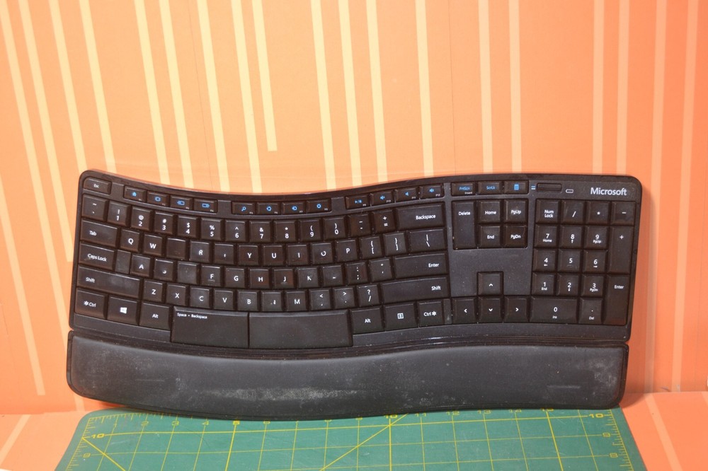 Replacement keys, battery cover for Keyboard Genuine Microsoft 1531