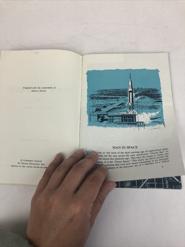 Vintage Science Service MAN IN SPACE Science Program 1971 Paperback Astronaut
