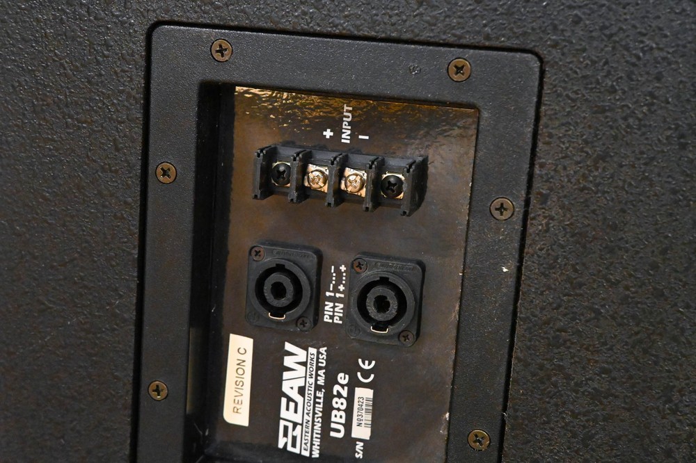 EAW UB82e 2-Way Passive Full Range Loudspeaker (PAIR) CG01XKB