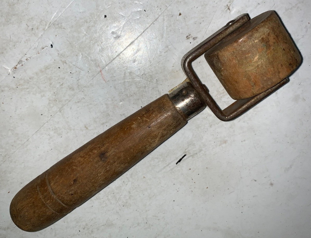 Vintage Laminate & Veneer Wood Handle Roller Tool 1" wide