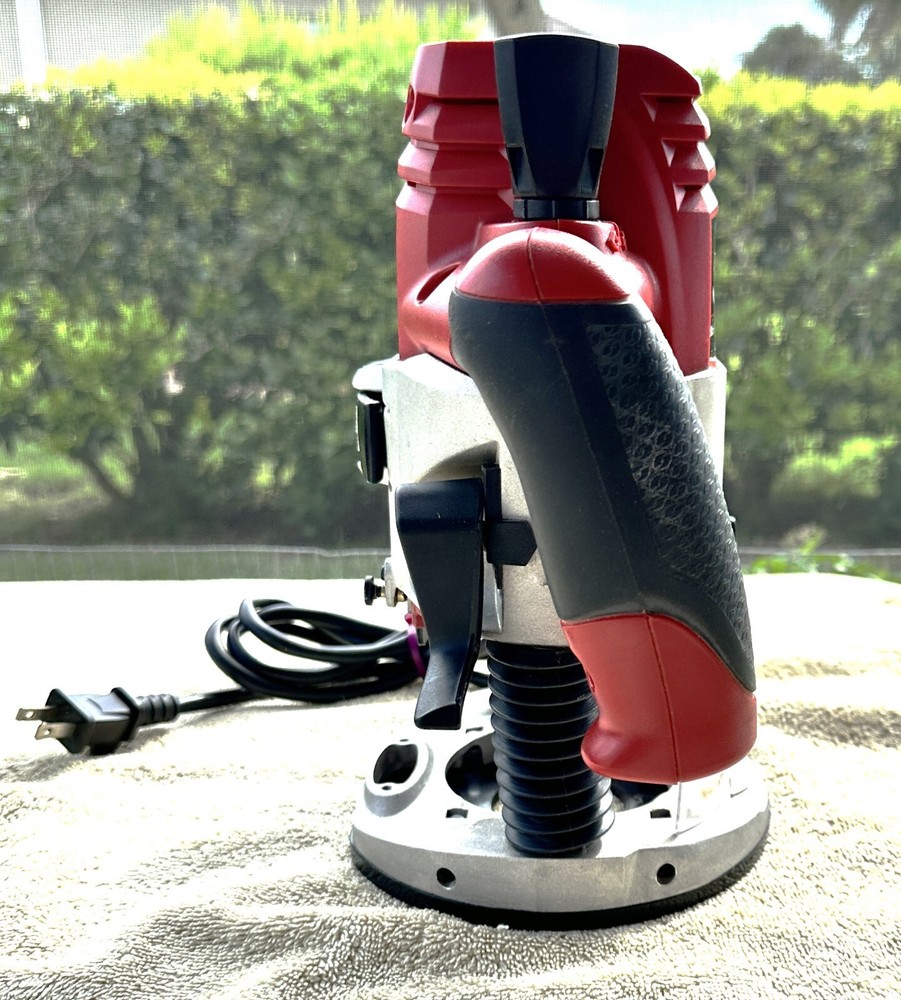 SKILL 2HP ROUTER MODEL NO. 1820 AS PICTURED