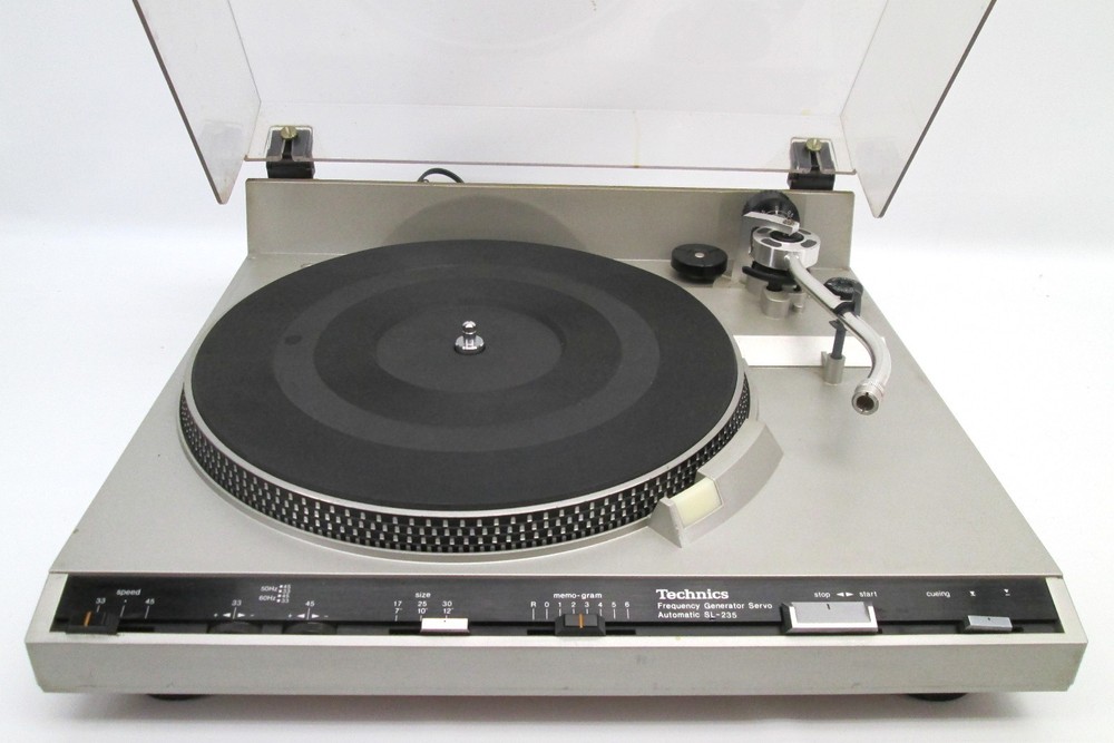 Technics SL-235 Belt Drive Frequency-Servo Automatic Turntable Record Player
