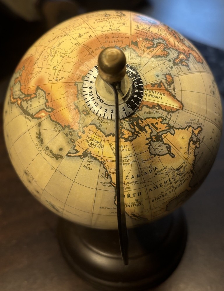 Globe 8.5 Inch Desktop Wood Base