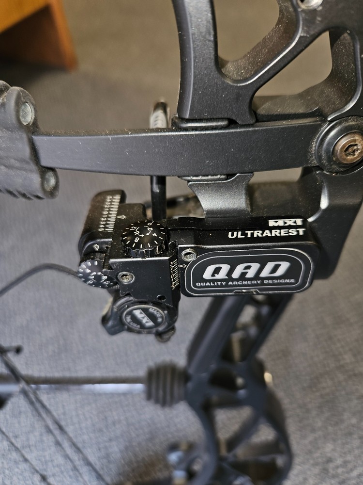 Bowtech reckoning 38 lightly used